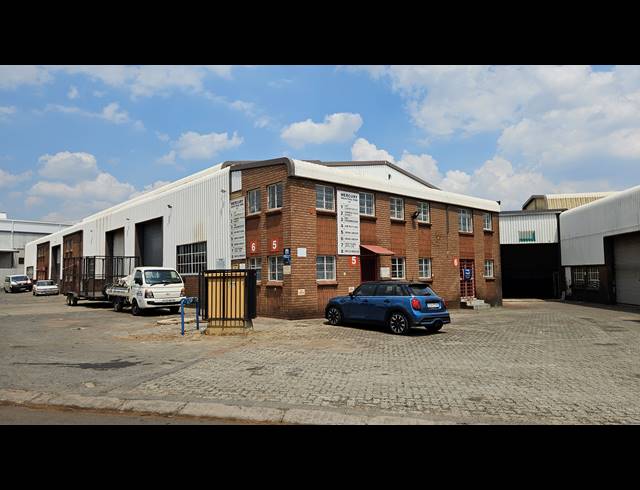 690M² WAREHOUSE TO LET IN JET PARK